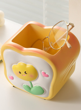 奶油风花朵面包可爱笔筒学生桌面