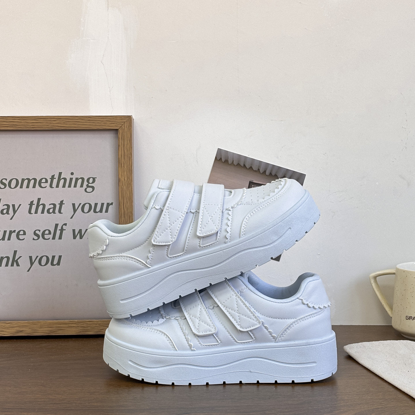 魔术贴圆头厚底通勤板鞋女2026春季新款学生休闲增高小白鞋,淘宝优惠券,粉丝福利购,淘宝优惠卷