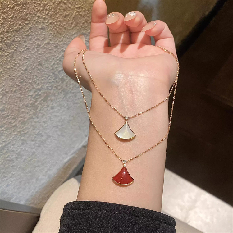 轻奢定制18k金小扇子项链女士扇形大裙子白贝母小裙子红玉髓吊坠 - 图0