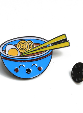 可爱日系百搭桃子领口金属徽章