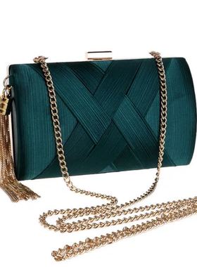 样板房卧室衣帽间女连衣裙鞋子皮包摆件软装饰品橱柜陈列礼服道具