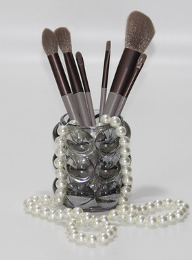 展厅衣柜摆件样板房梳妆台化妆刷套装珍珠链公寓卫生间衣帽间饰品