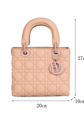 简约现代样板房间衣帽间摆件软装饰品丝巾包包墨镜梳妆台搭配套装