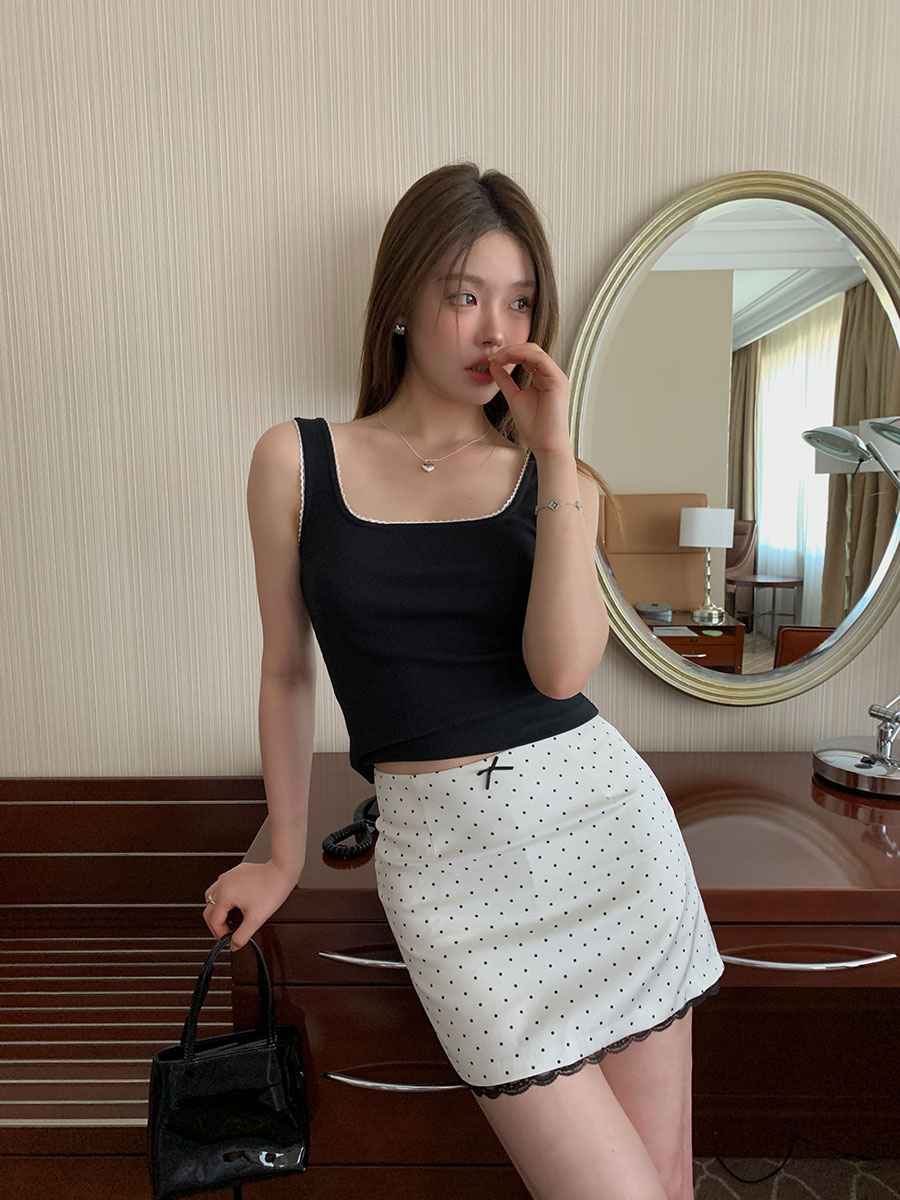 Deessesicile 夏日标配法式钩花方领背心外穿修身显瘦针织上衣女 - 图1