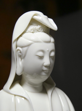 白瓷观音签名作品瓷器