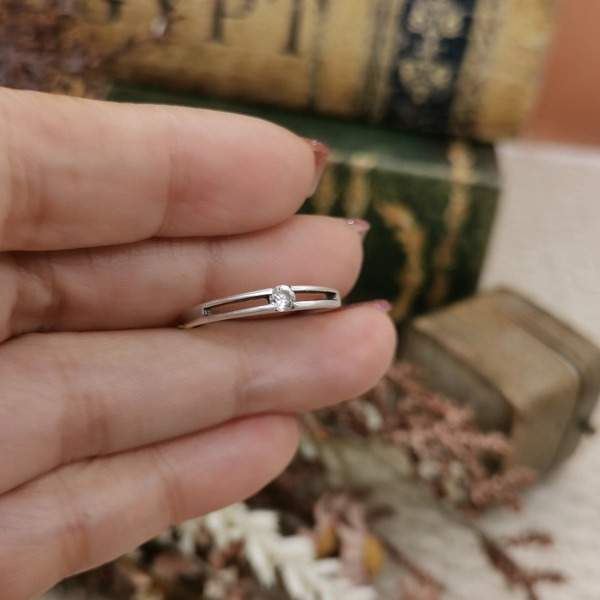 Vintage Middle Ages European Return 925 Silver Zircon Ring No. 16