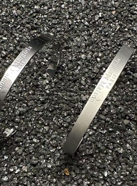 马吉拉风格颠倒字母手镯