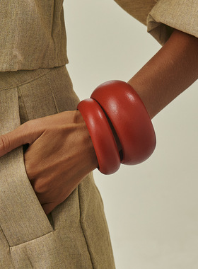 欧美跨境饰品个性红色木质手镯希音temu热销时尚夸张设计宽面手饰