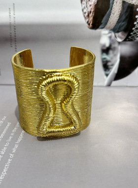 欧美复古小众设计金属条纹钥匙锁孔浮雕感开口手镯重工时尚手环潮