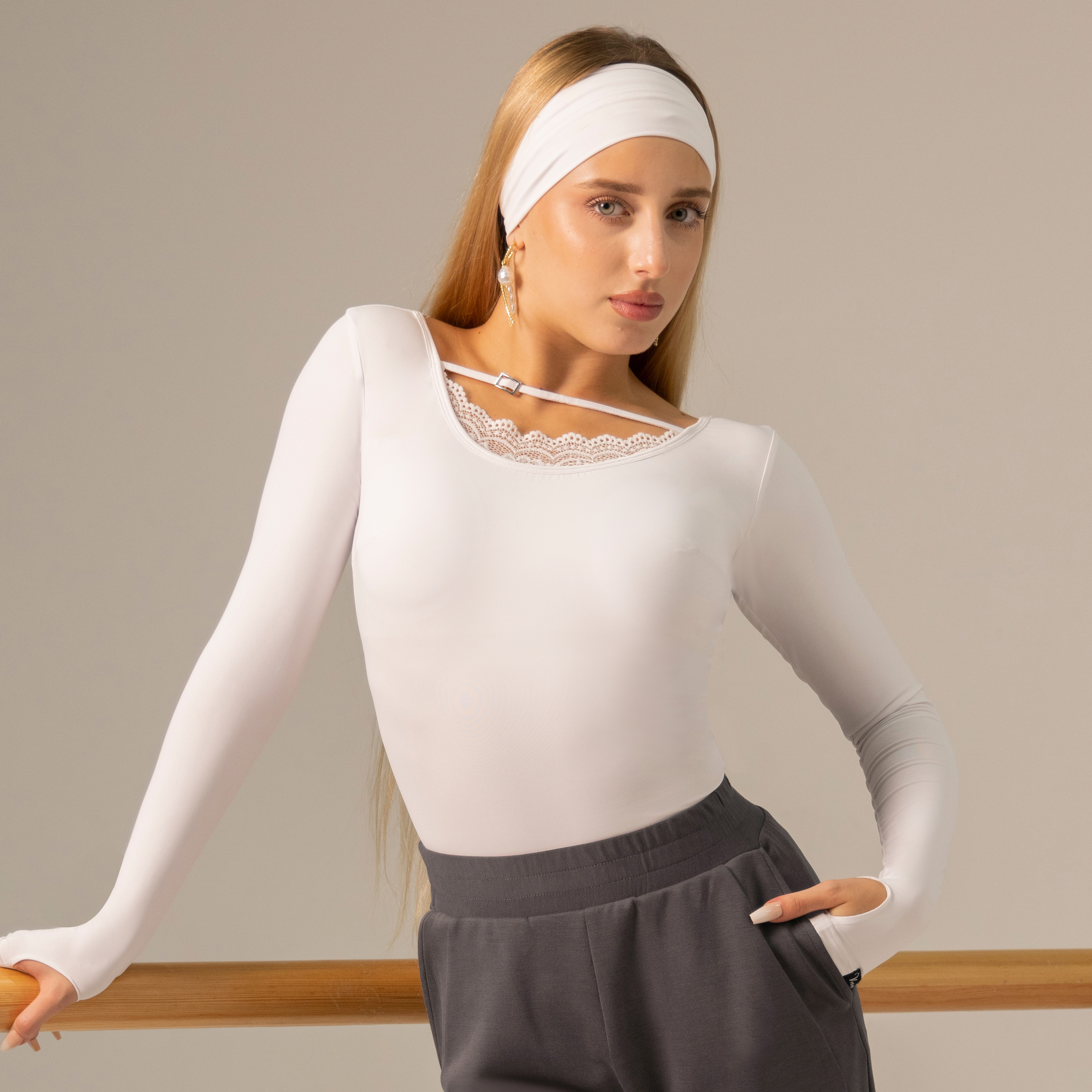 Venny薇妮拉丁舞新款成人练功服蕾丝露背长袖上衣百搭训练服秋冬 - 图3