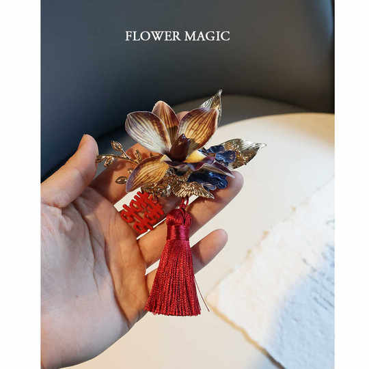 Классический китайский корсаж Flower Magic отличается высоким качеством и низкой ценой.