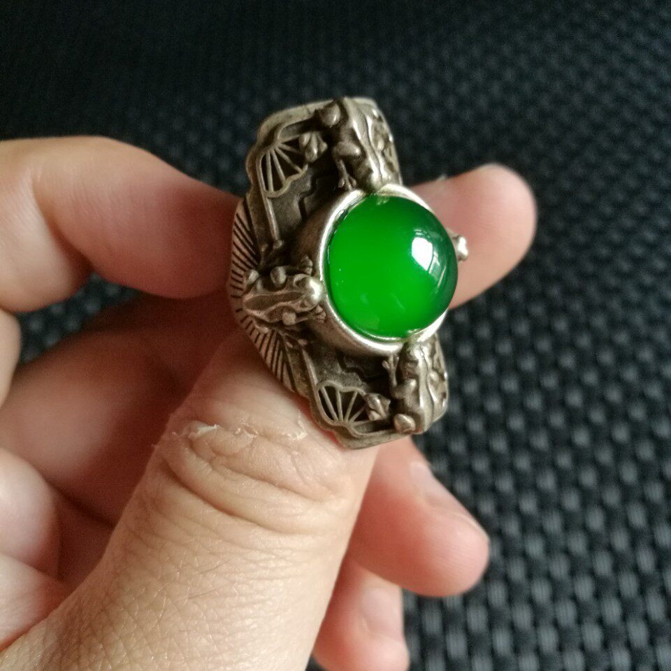 Antique collection vintage old silver inlaid with chrysoprase agate ring Miao silver living ring
