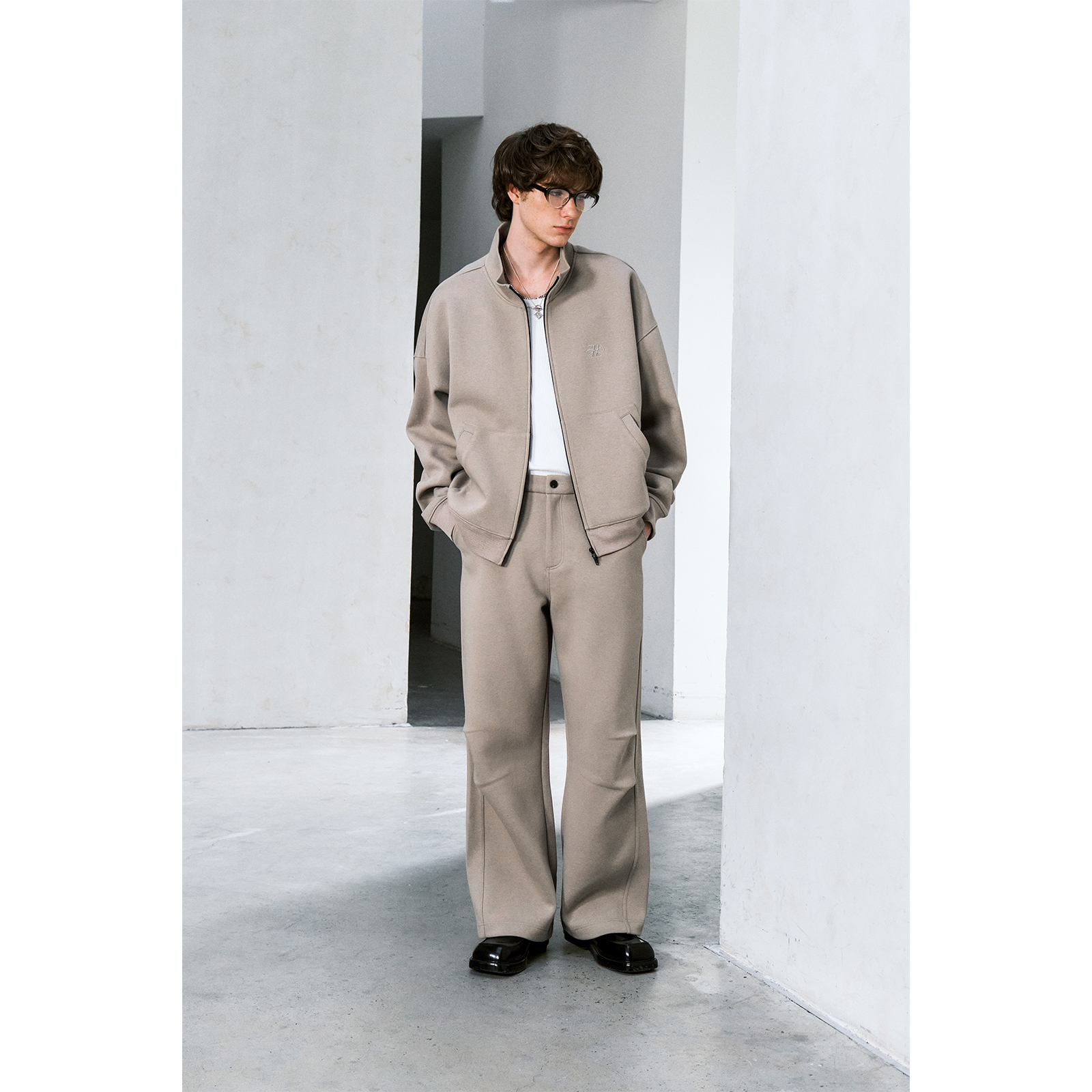 Lilbetter挺括立体感打褶设计休闲卫裤运动裤子秋季宽松微喇长裤 - 图3