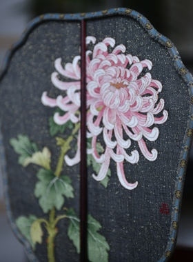 缂丝团扇菊花图