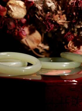 新疆和田玉青玉手镯小众茶晴玉手镯晴水少女感深绿旺夫圆条玉镯子