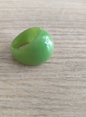 中东蜜蜡绿雪山戒指时尚饰品