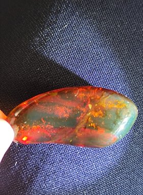 天然琥珀蜜蜡缅甸红茶珀变色龙小吊坠火彩重