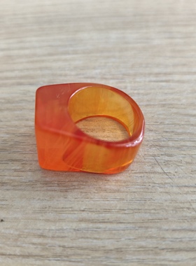 中东蜜蜡橘红玻璃丝蜡方戒指时尚饰品