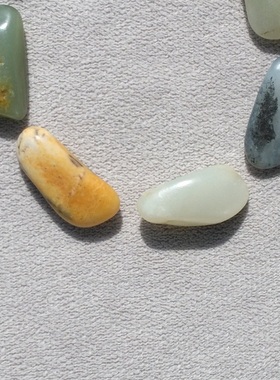 和田玉籽料原石手串多宝