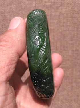 和田玉碧玉手镯雕刻凤戏牡丹