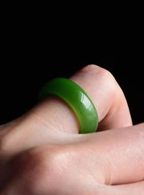 宫廷门玉新疆天然和田玉戒指碧玉阳绿靠粉绿戒圈带证书指环扳指18