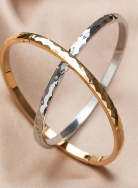 苏瑞瑞轻奢细圈菱格纹理手镯