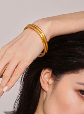 简约空心亮面粗素圈手镯钛钢镀K金不掉色女手环轻奢小众小圈手环