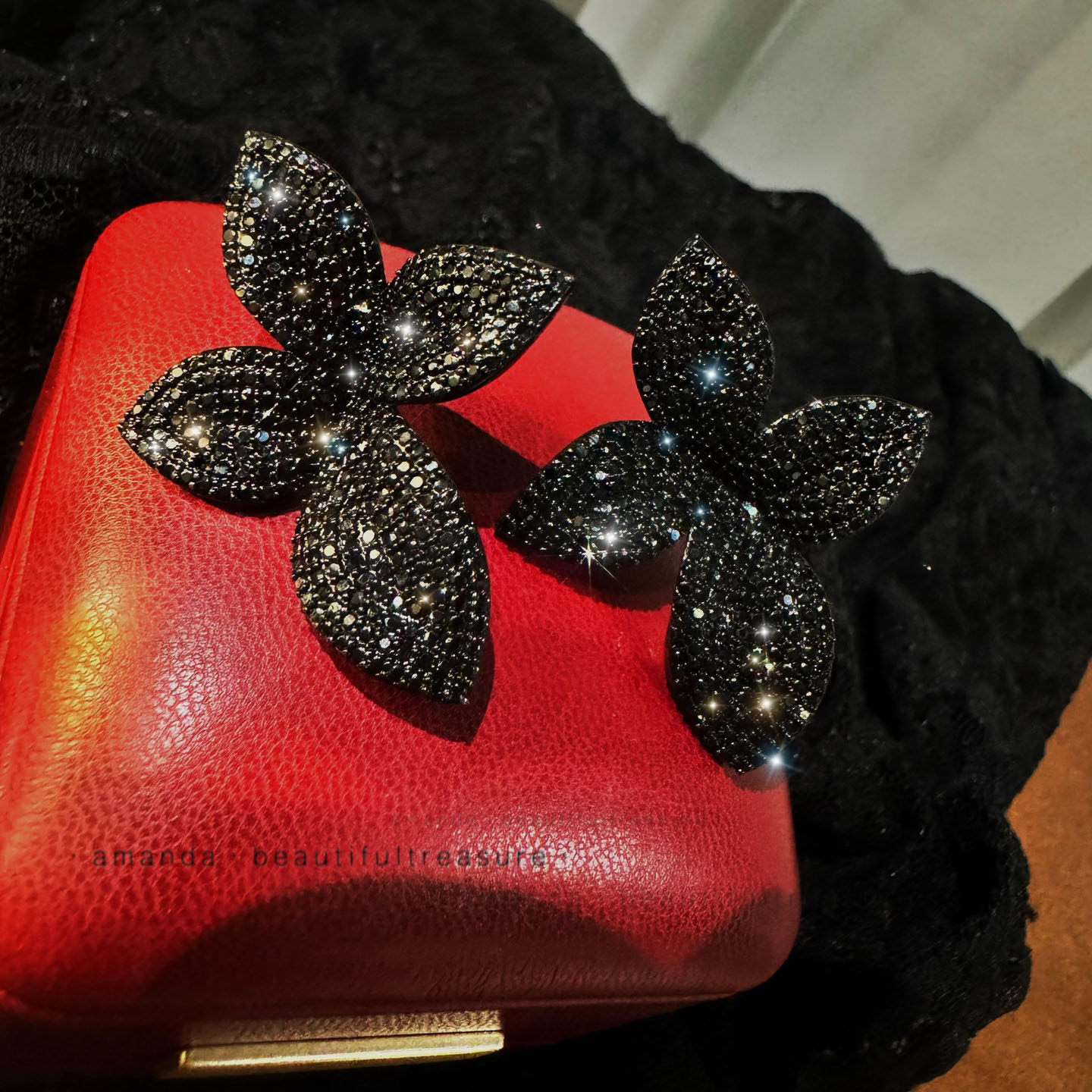 小众轻奢黑色水晶花朵夸张个性法式时髦耳钉女高级感气质满钻耳饰,淘宝优惠券,粉丝福利购,淘宝优惠卷