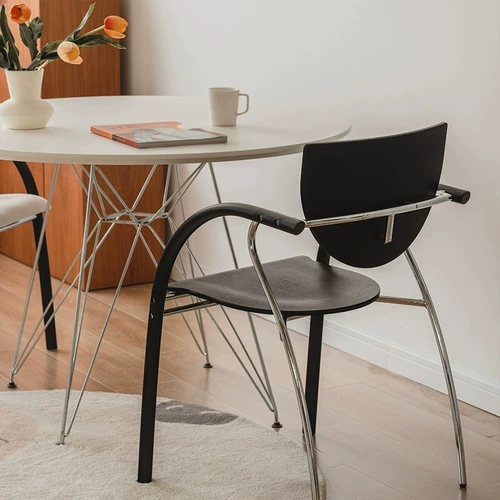 Северный европейский средний председатель Сестрал Стул Простой роскошный Семейный Семейный обратный обратный обратный кафе с железным ретро -макияжем для переговоров о стульев