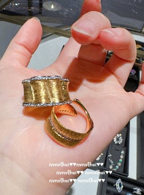 织纹雕金拉丝锆石戒指 古董感 镀18K金 褶皱裙摆锆石戒指