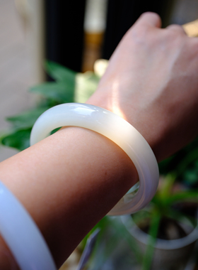 【一物一图】新疆且末山料和田玉手镯～57.5内径