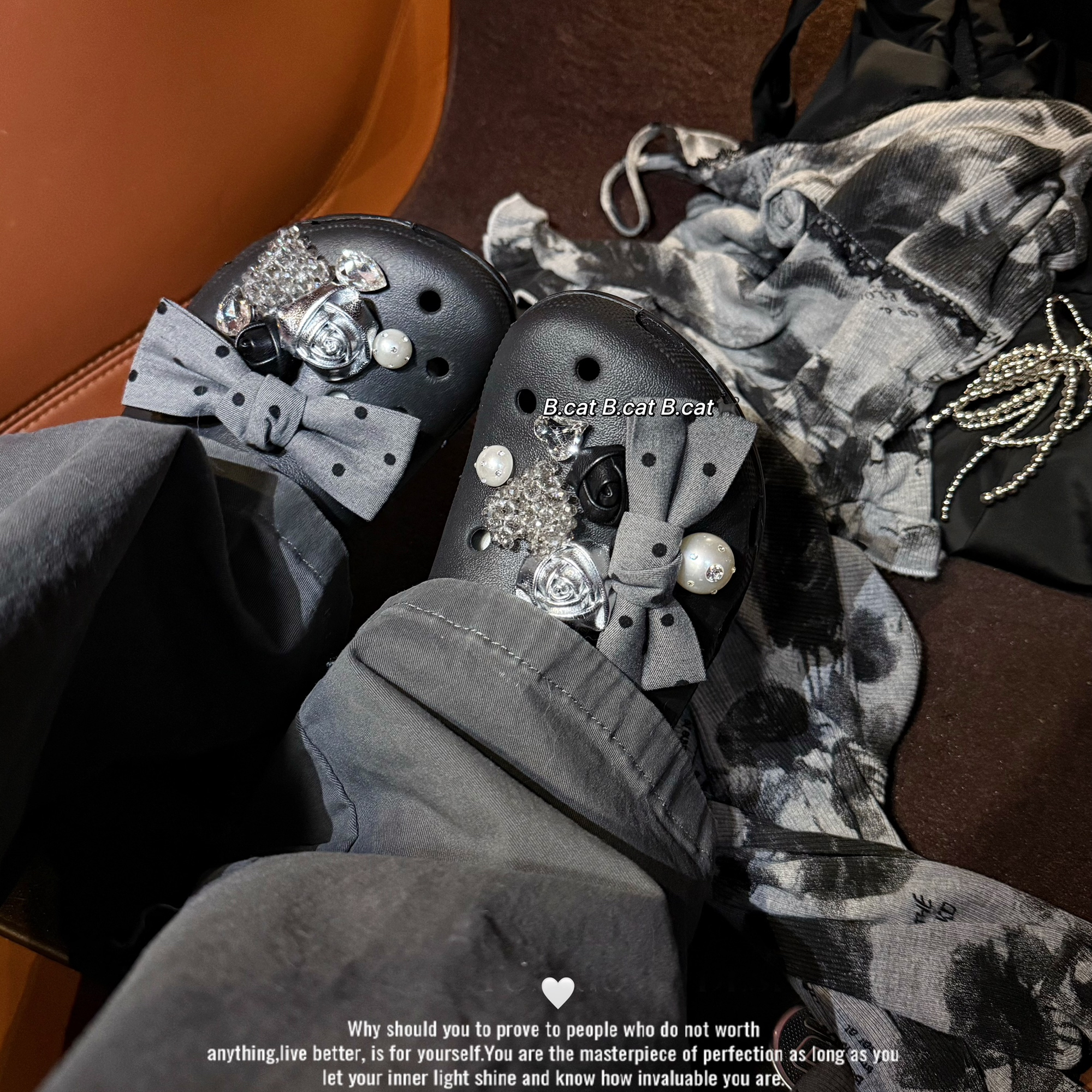 【灰调圆点】原创设计秋冬洞洞鞋鞋花鞋扣配饰配件适配crocs鞋花 - 图2