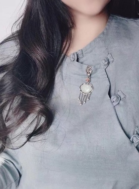 复古做旧压襟胸针和田玉复古女