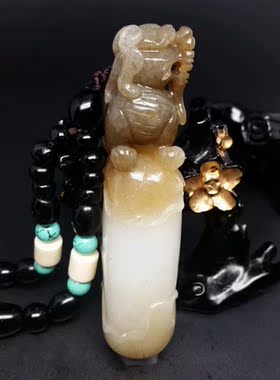俏色精雕貔貅把件珠宝新疆和田玉