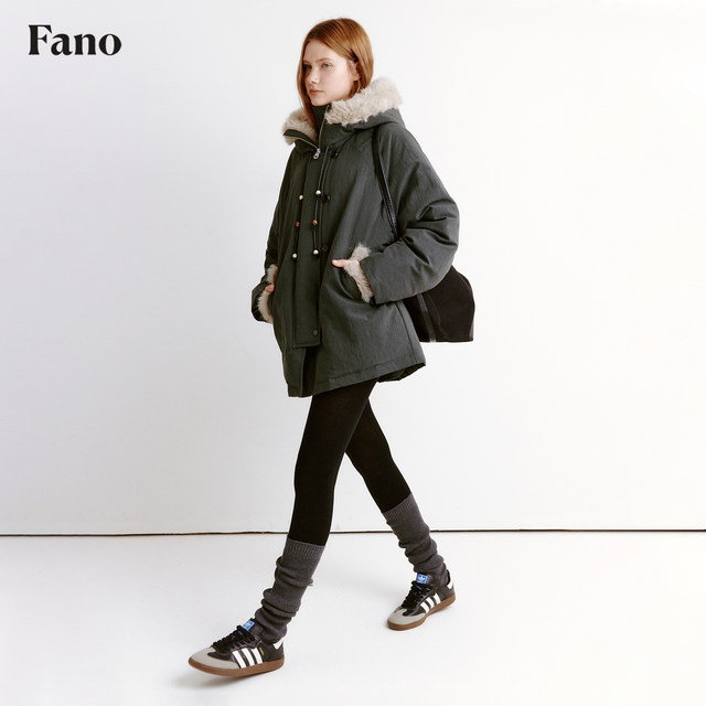 范洛Fano 毛领连帽防风工装羽绒服女松弛挂绳拼毛饰边派克服外套