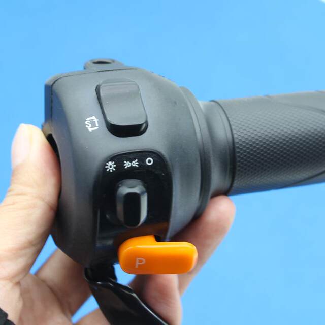 The electric handlebar seat is suitable for Yadi Auman IS1DT3/M20/DE8 left and right combination switch assembly throttle handle