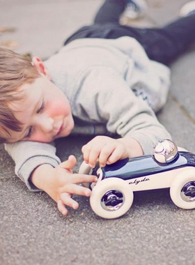 英国玩具客厅橱柜儿童礼物摆件