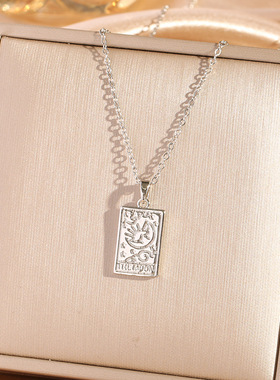 跨境热销复古图案钛钢项链太阳月亮星星塔罗牌吊坠方牌时尚锁骨链