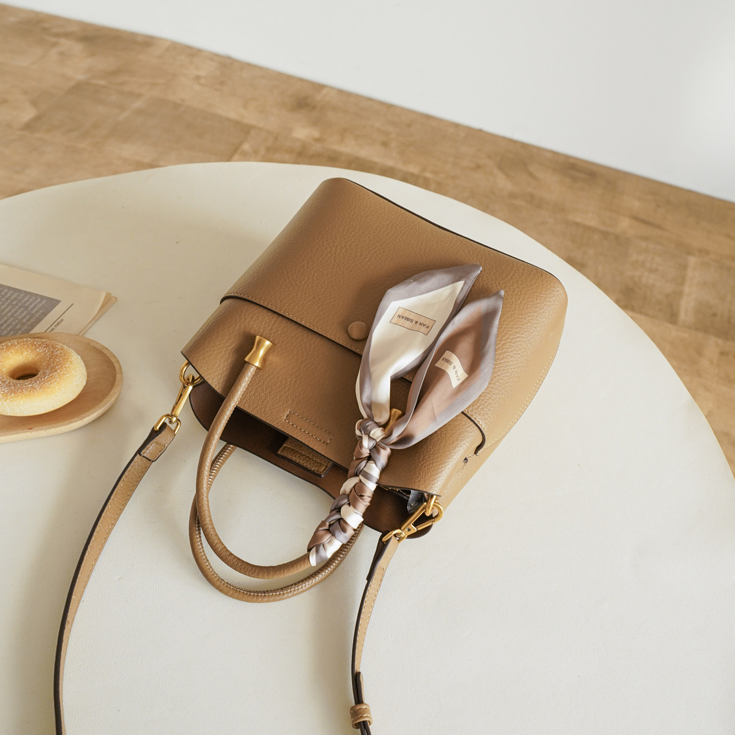 今年流行休闲大容量包包女2025新款单肩斜挎包质感百搭通勤水桶包,淘宝优惠券,粉丝福利购,淘宝优惠卷