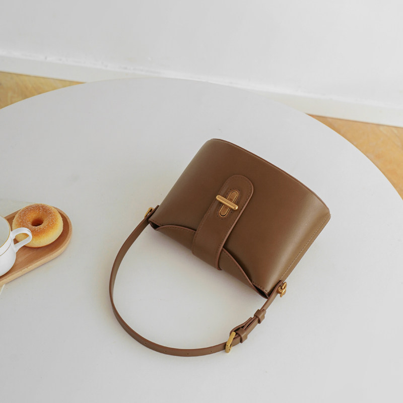 小众设计包包女2025新款时尚简约复古水桶包高级感通勤单肩斜挎包,淘宝优惠券,粉丝福利购,淘宝优惠卷