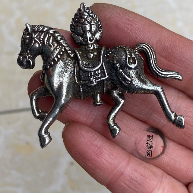 Antique antiques and miscellaneous white copper coins, pony ornaments, brass zodiac horses, BMW mini ornaments
