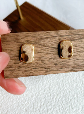 秋冬复古高级感豹纹耳钉轻奢小众设计气质耳饰时尚个性耳环2024女