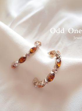 Odd One复古琥珀色水钻简约耳环女小众高级感耳饰