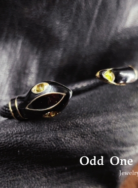Odd One 神秘黑色灵蛇个性开口手镯