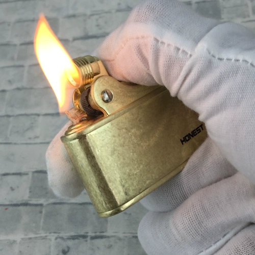 TikTok, старомодная ретро зажигалка на керосине, ностальгия, популярно в интернете