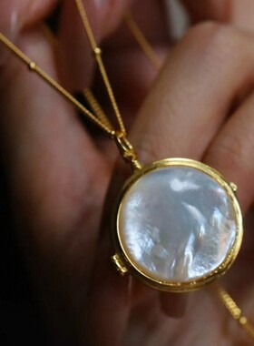 可以打開的小盒子天然白贝母吊坠通体银镀金保色，配图片中银链