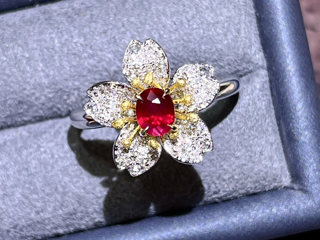 Main stone 0.58ct 18K gold natural unburned ruby ring with diamond 0.37ct total weight 3.7g 14.5 yards