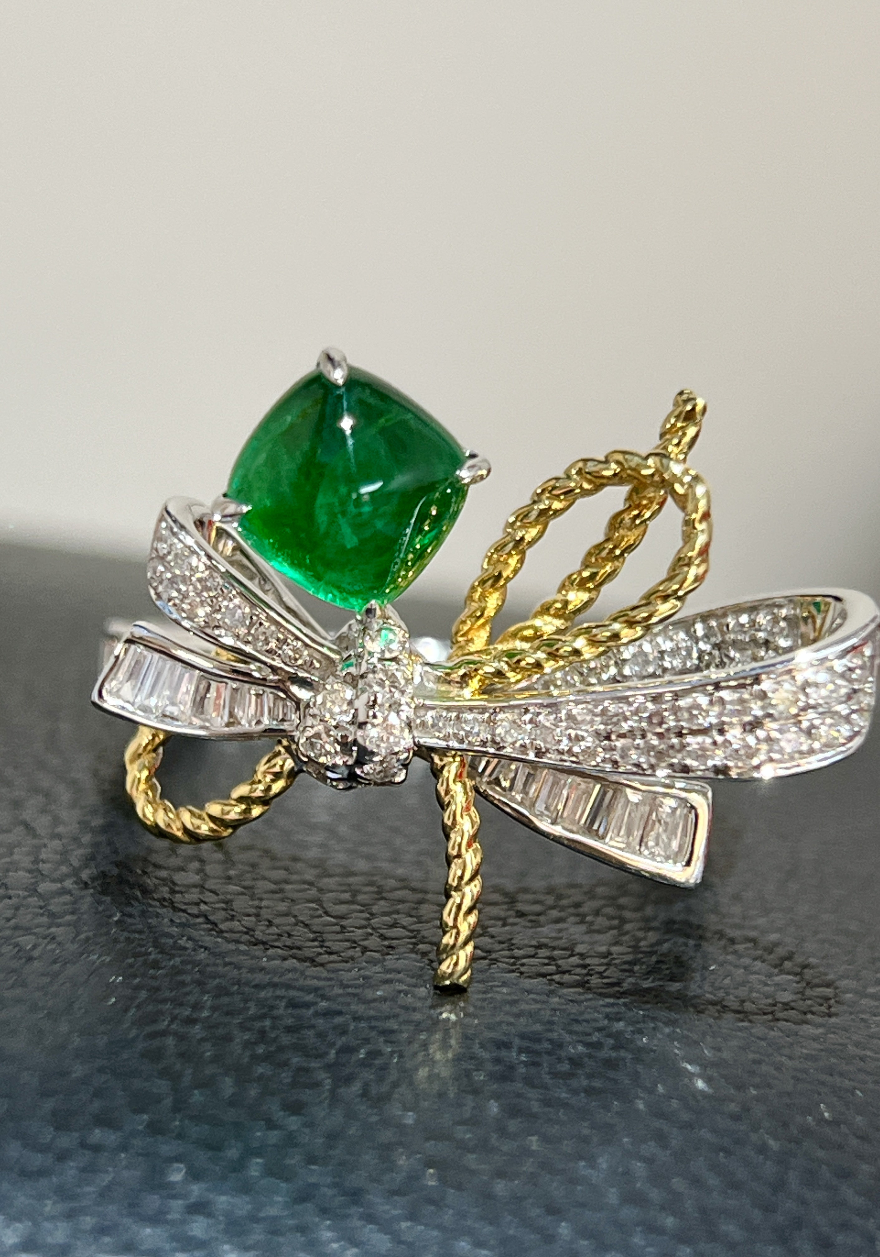 18k gold inlaid with natural Swat emerald ring, 0.52ct emerald, 8.8 diamonds