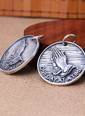 饰品复古字母硬币祈祷泰银吊坠