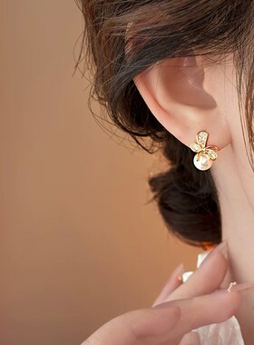 金色微镶四叶草耳钉高级感